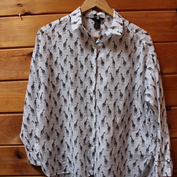 Women's H&M Giraffe Button Up Shirt - Picture 2 of 3